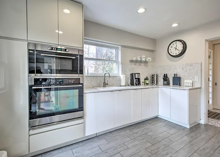W/ Office + Yard: 25 Mi To Downtown Chicago! Casa vacanze