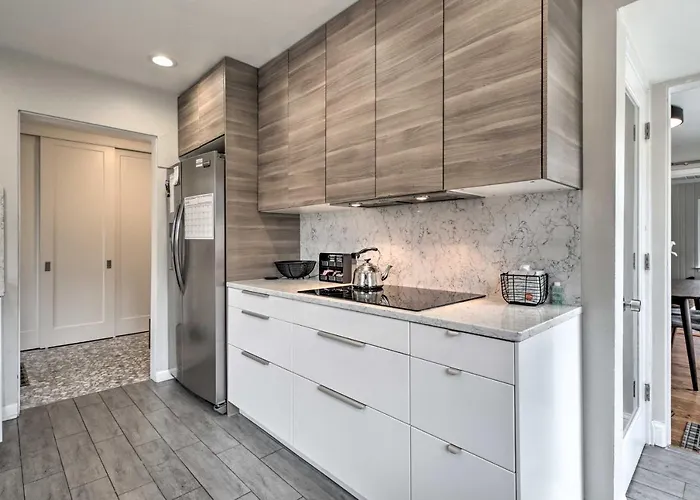 Casa vacanze W/ Office + Yard: 25 Mi To Downtown Chicago! Glen Ellyn