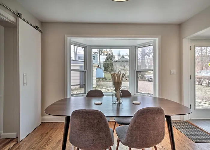 W/ Office + Yard: 25 Mi To Downtown Chicago! *
