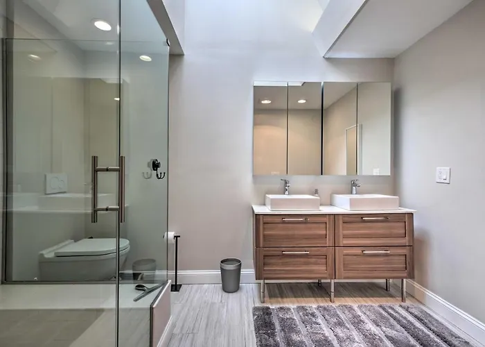 W/ Office + Yard: 25 Mi To Downtown Chicago! *