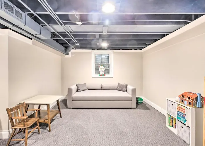 W/ Office + Yard: 25 Mi To Downtown Chicago! *