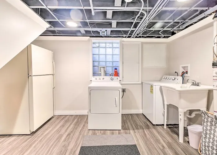 W/ Office + Yard: 25 Mi To Downtown Chicago! *